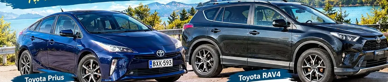Toyota Prius màu xanh và Toyota RAV4 màu đen đỗ cạnh nhau bên hồ
